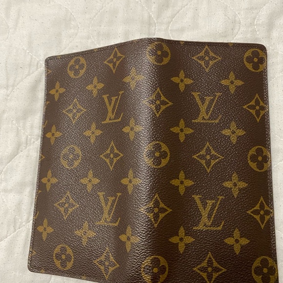 Louis Vuitton Brazza Wallet - Picture 11 of 13